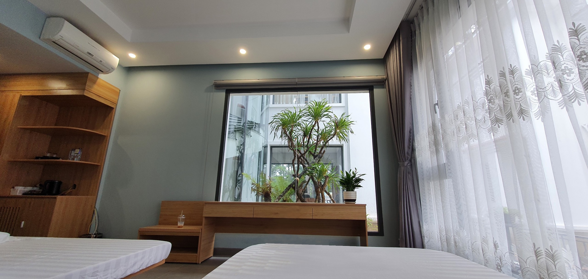 Thưởng thức cà phê sân vườn